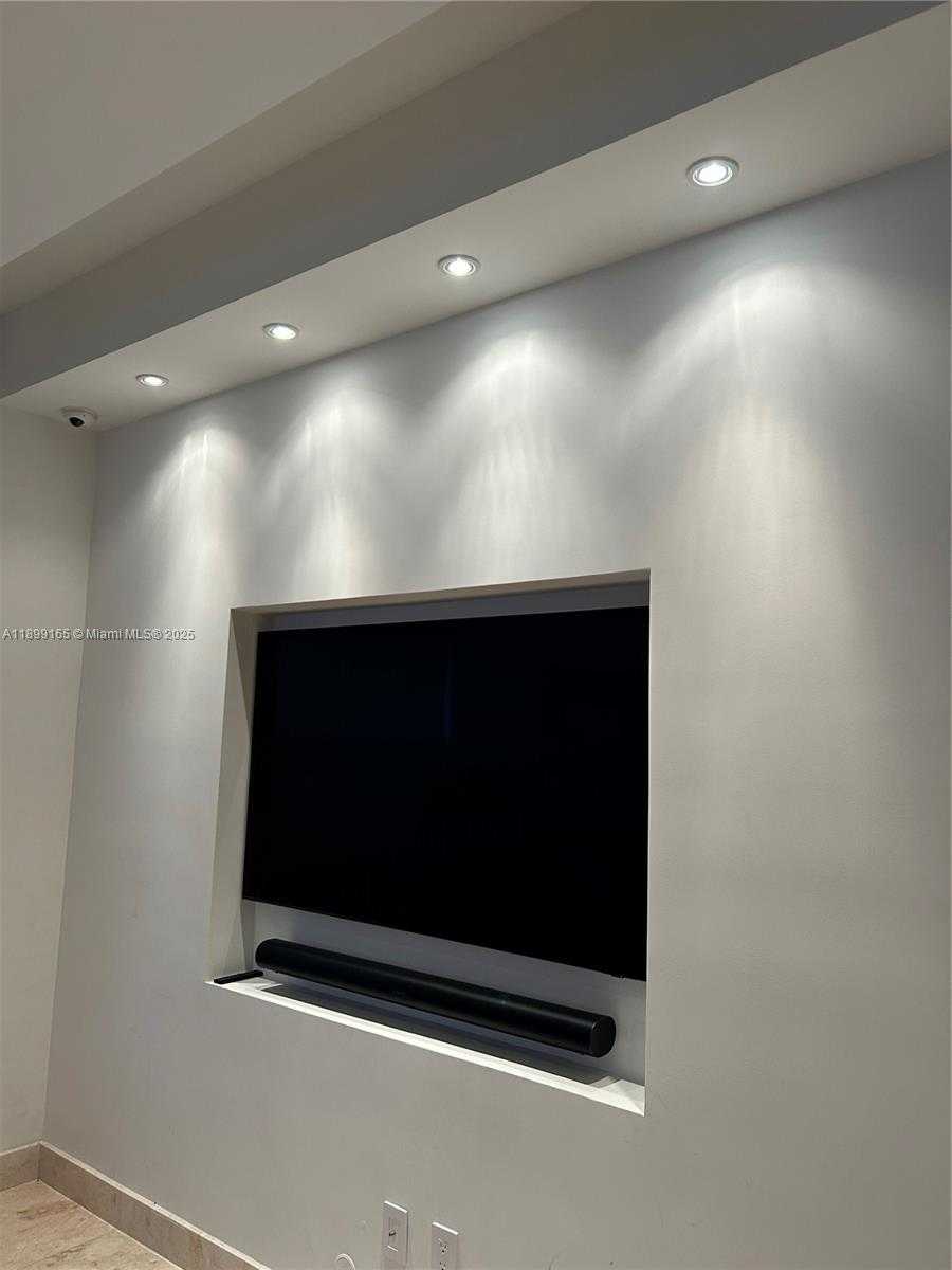 Small Image of 5926 NORTH WEST 110TH CT, Doral Number 18