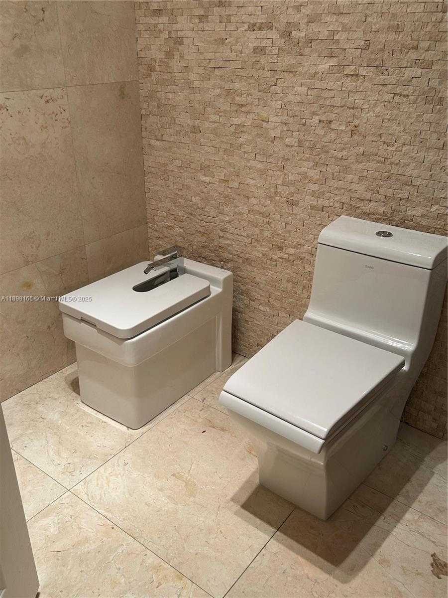 Small Image of 5926 NORTH WEST 110TH CT, Doral Number 28