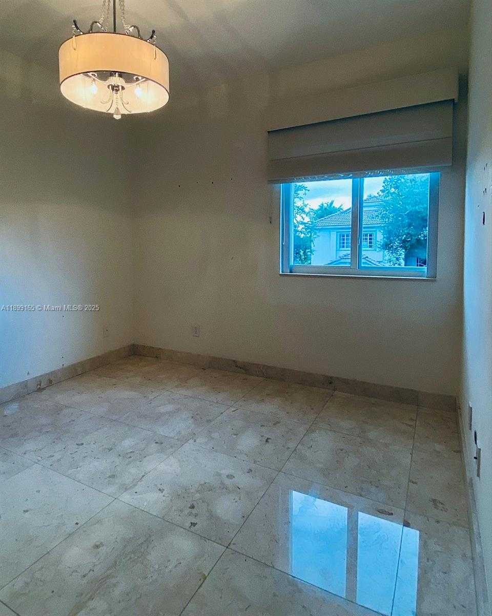 Small Image of 5926 NORTH WEST 110TH CT, Doral Number 29