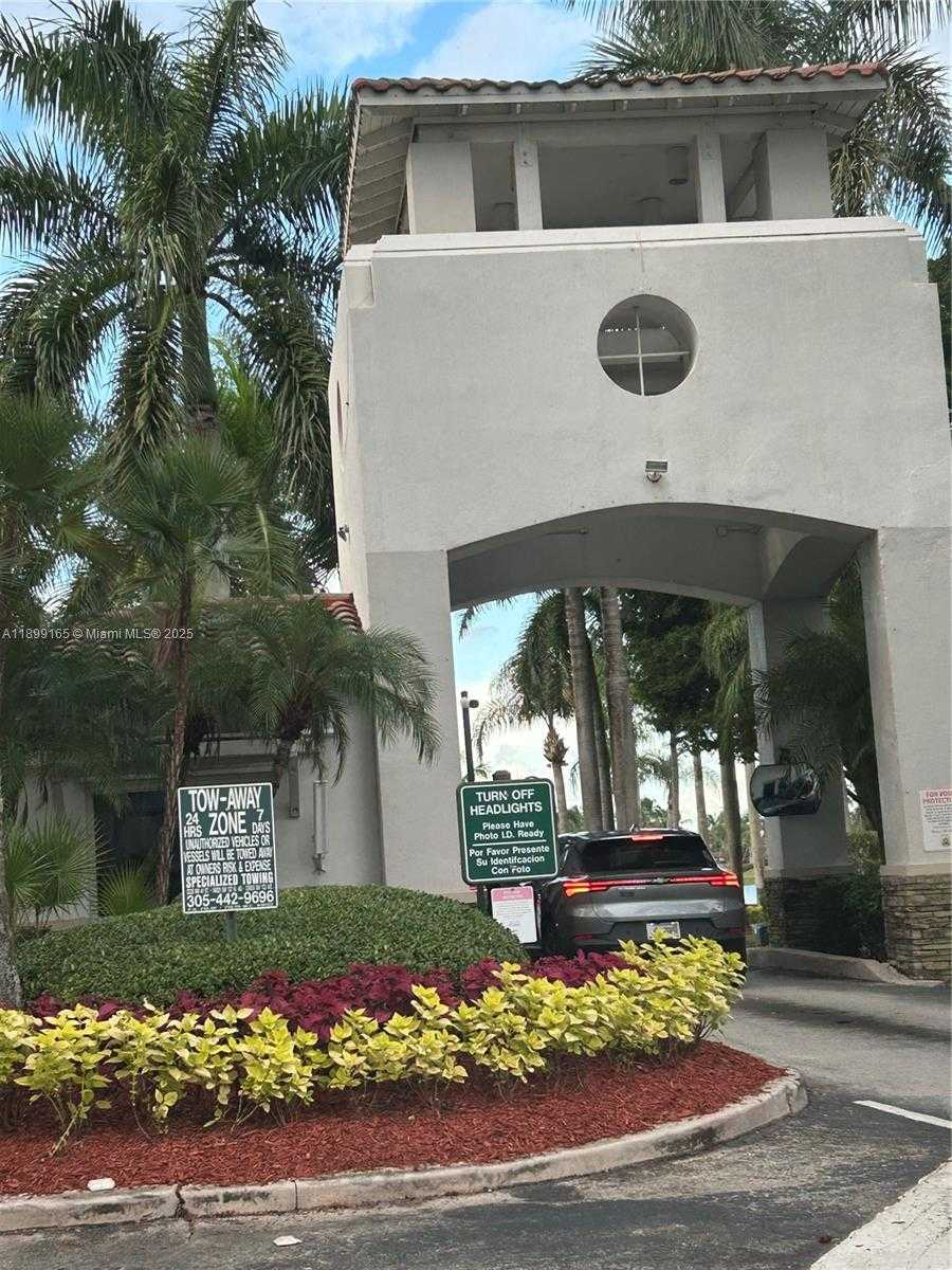 Small Image of 5926 NORTH WEST 110TH CT, Doral Number 3