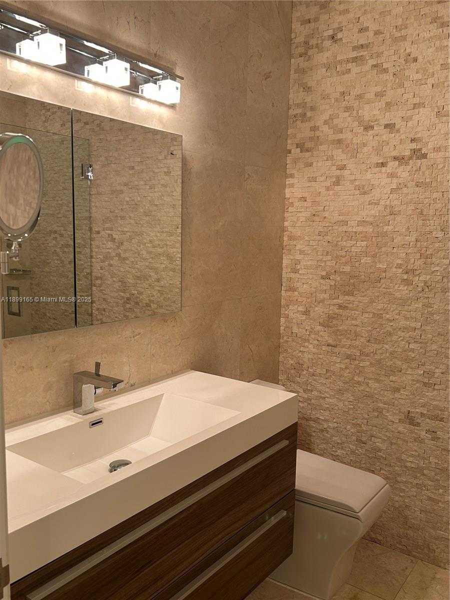 Small Image of 5926 NORTH WEST 110TH CT, Doral Number 31