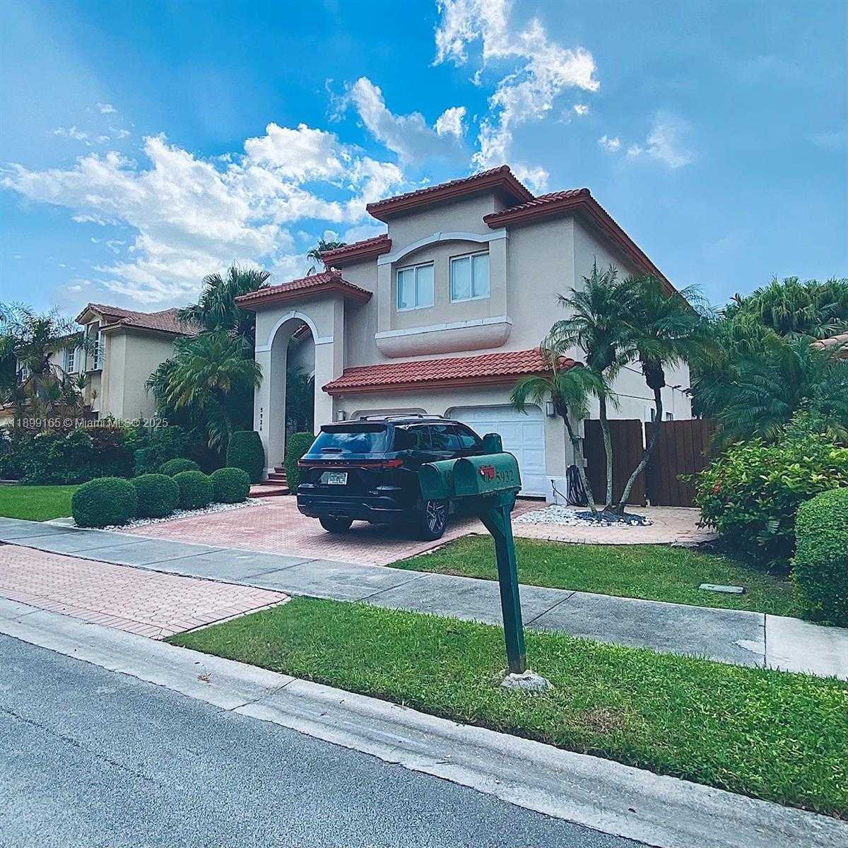 Small Image of 5926 NORTH WEST 110TH CT, Doral Number 4