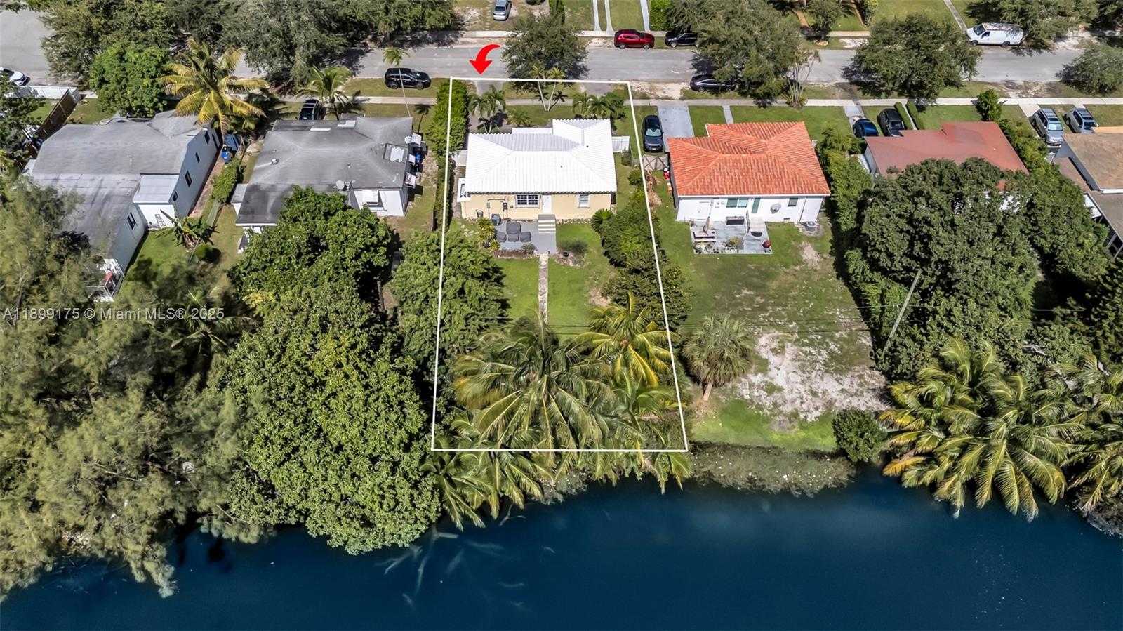 Small Image of 1860 NORTH EAST 157TH TER, North Miami Beach Number 3