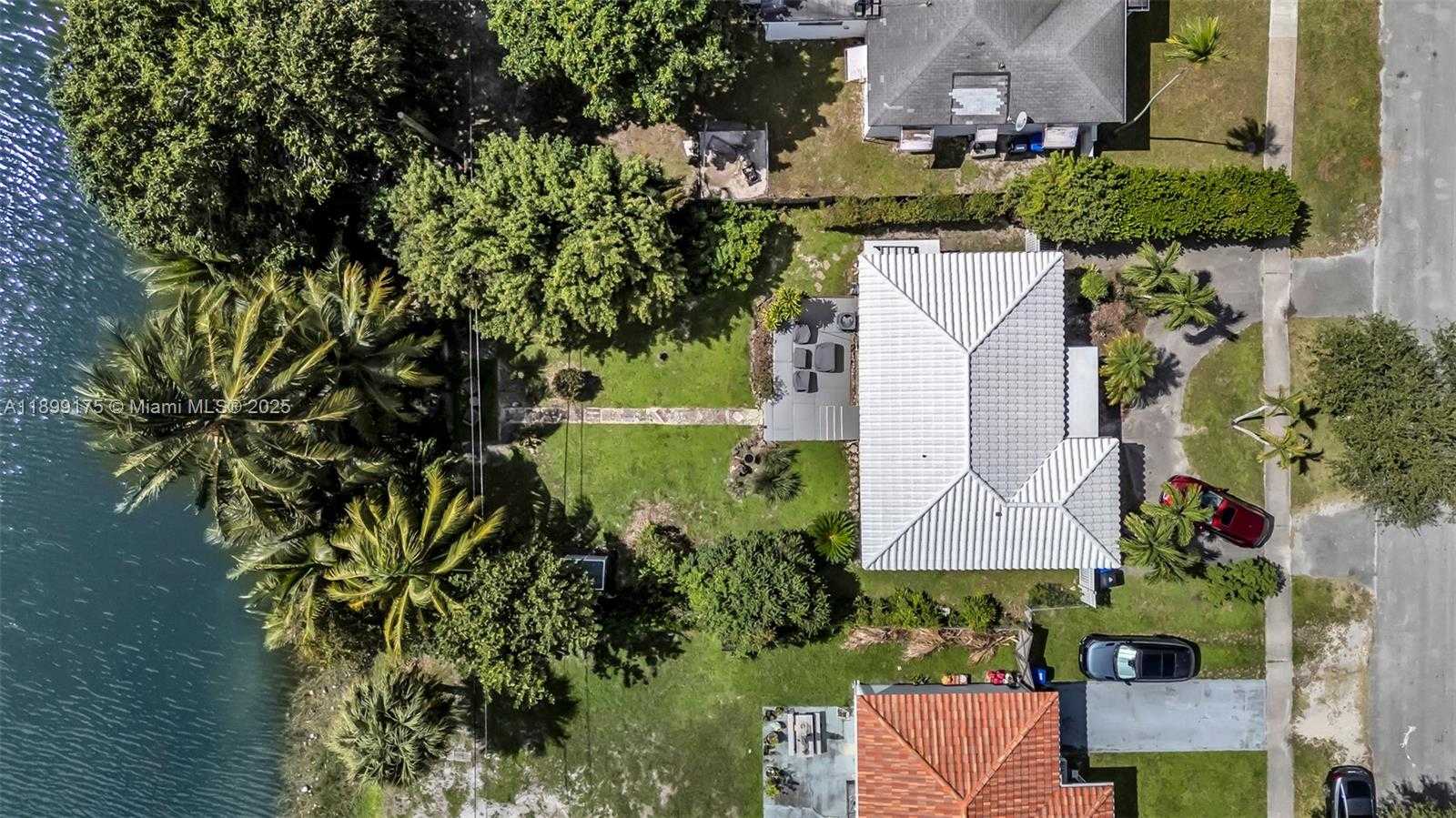 Small Image of 1860 NORTH EAST 157TH TER, North Miami Beach Number 4