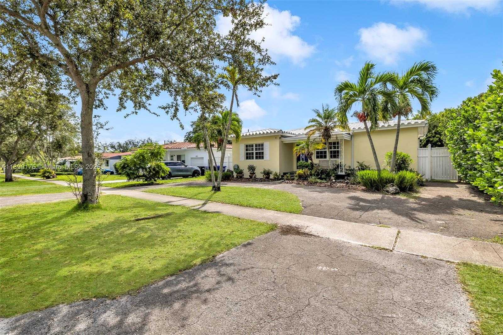 Small Image of 1860 NORTH EAST 157TH TER, North Miami Beach Number 7