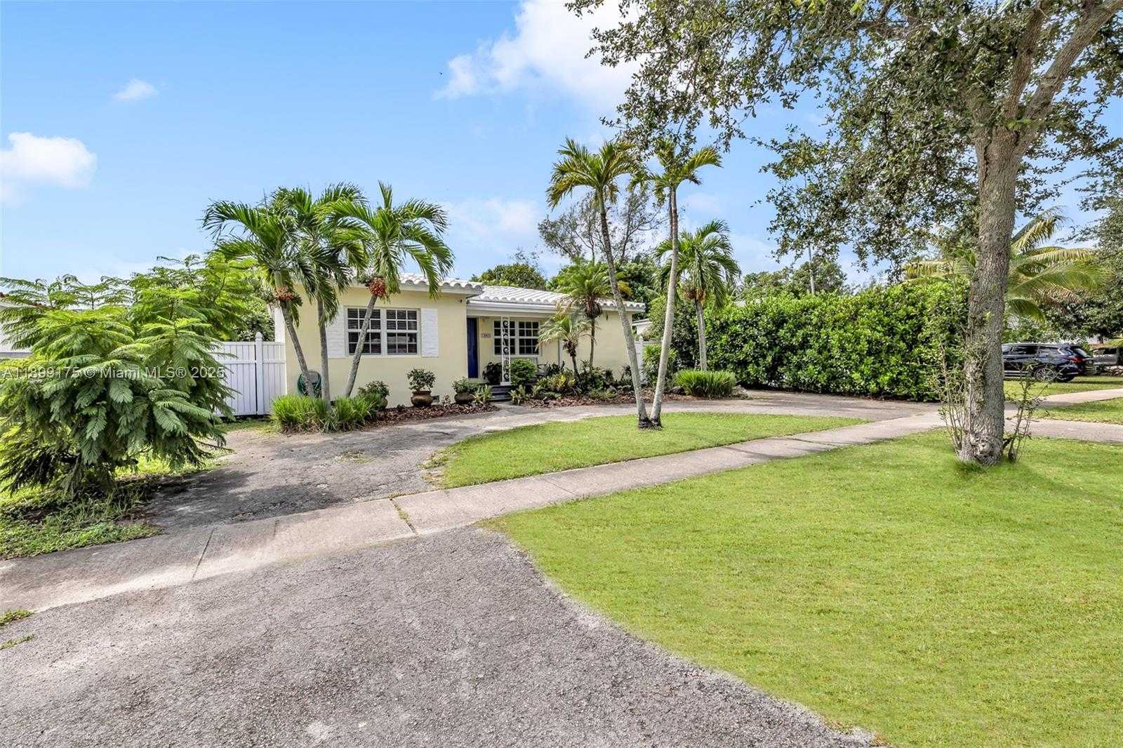 Small Image of 1860 NORTH EAST 157TH TER, North Miami Beach Number 8