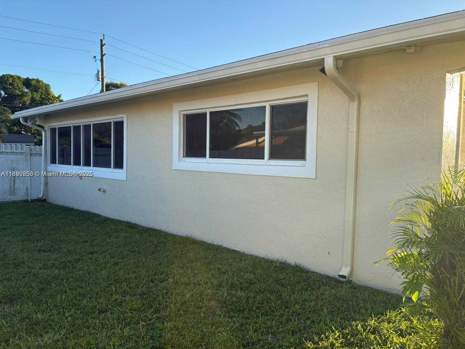 Small Image of 6701 SOUTH WEST 26TH CT, Miramar Number 2