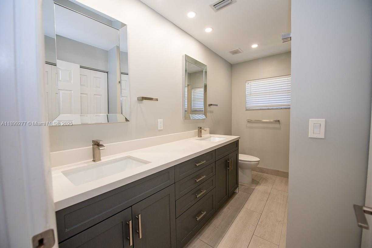 Small Image of 3904 WEST SAILBOAT DR, Cooper City Number 15