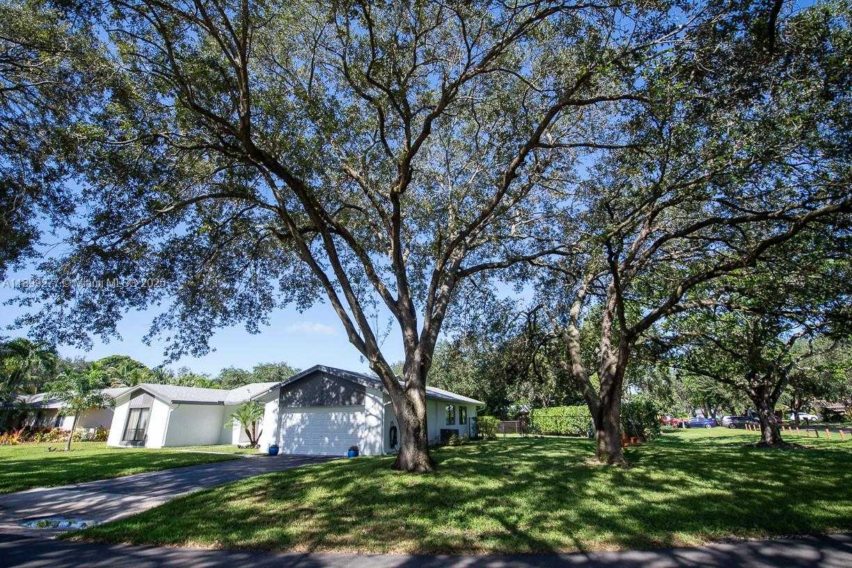Small Image of 3904 WEST SAILBOAT DR, Cooper City Number 2