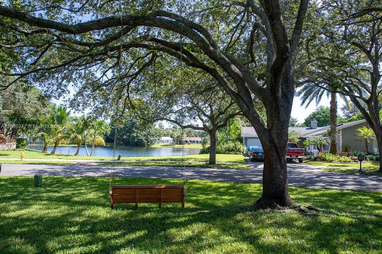 Small Image of 3904 WEST SAILBOAT DR, Cooper City Number 25