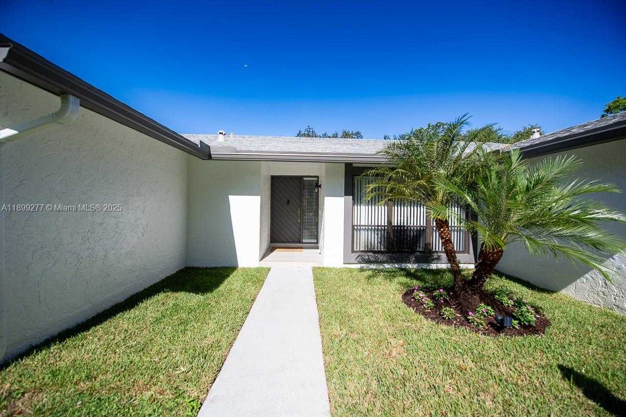 Small Image of 3904 WEST SAILBOAT DR, Cooper City Number 4
