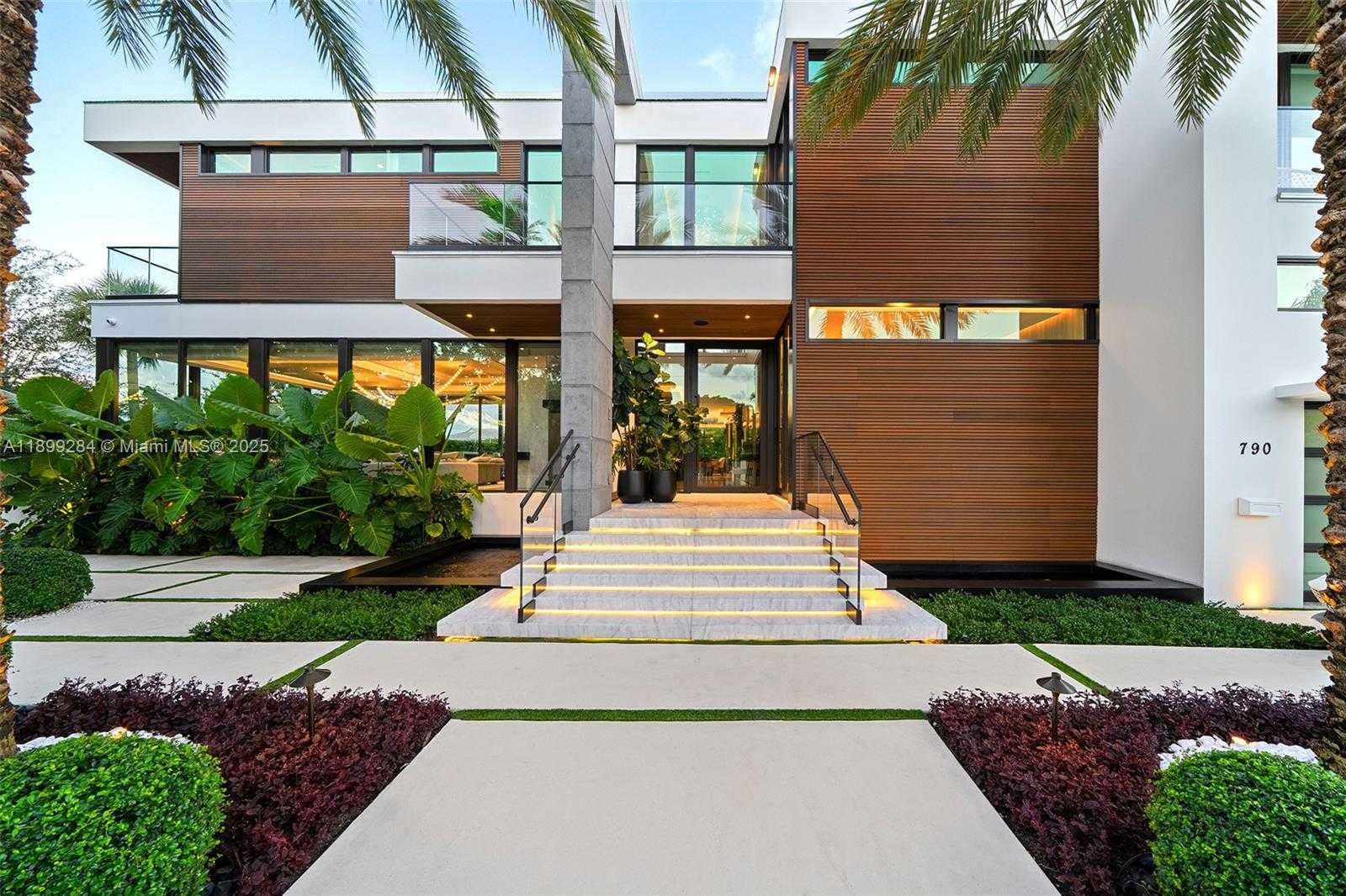 Small Image of 790 LAKE RD, Miami Number 2