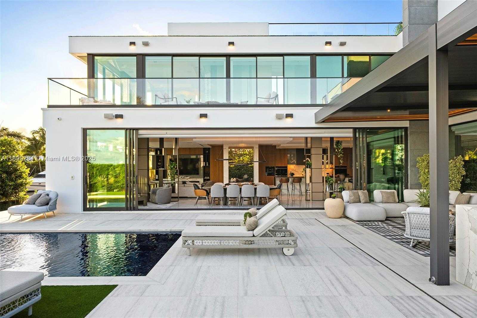 Small Image of 790 LAKE RD, Miami Number 3