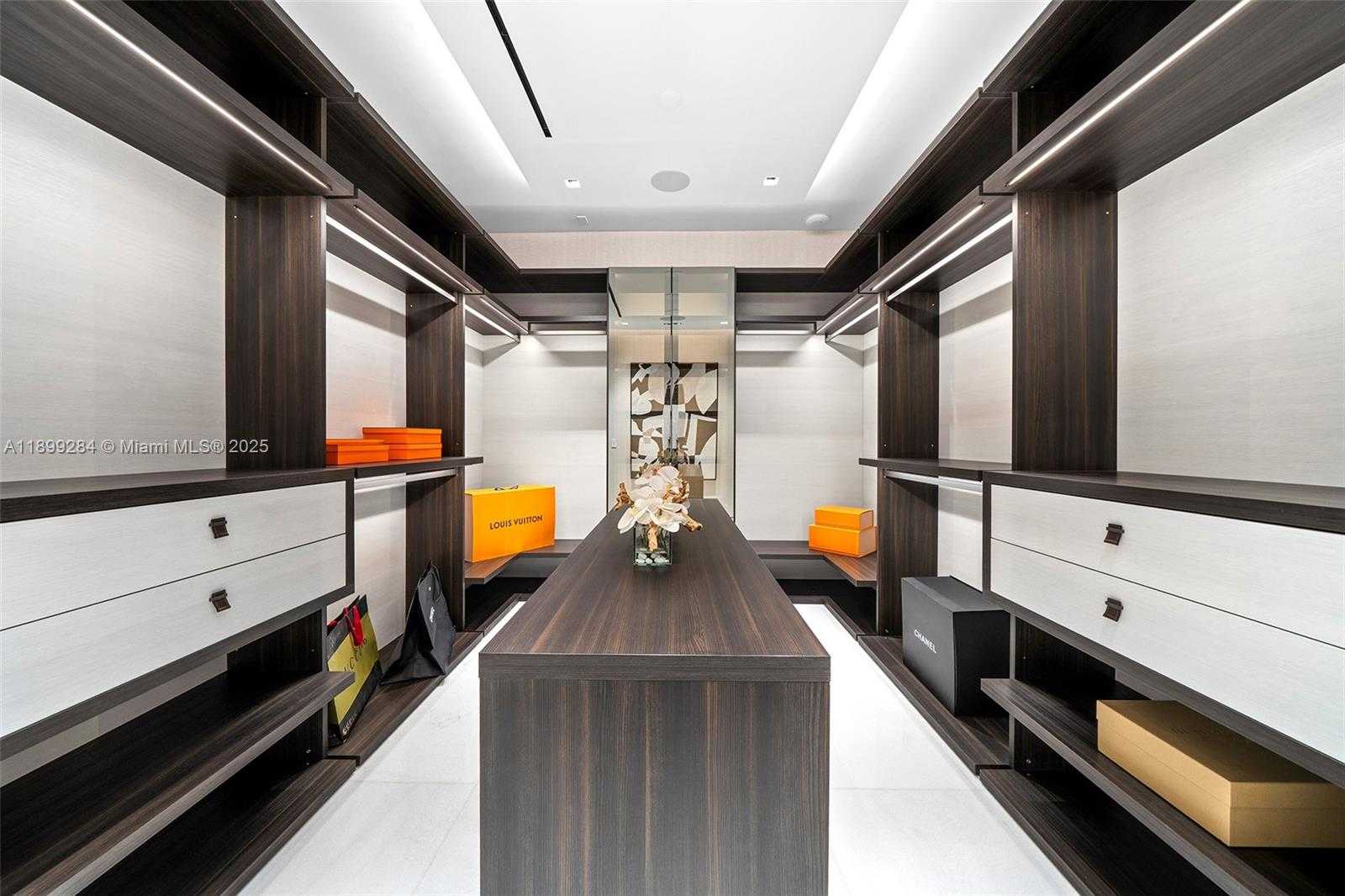 Small Image of 790 LAKE RD, Miami Number 42