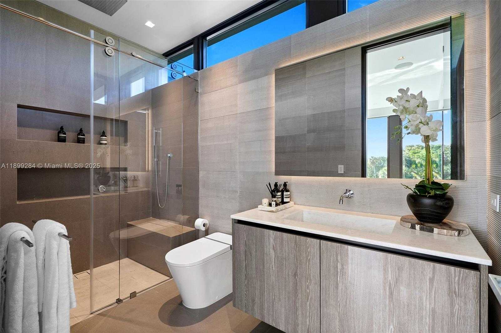 Small Image of 790 LAKE RD, Miami Number 57