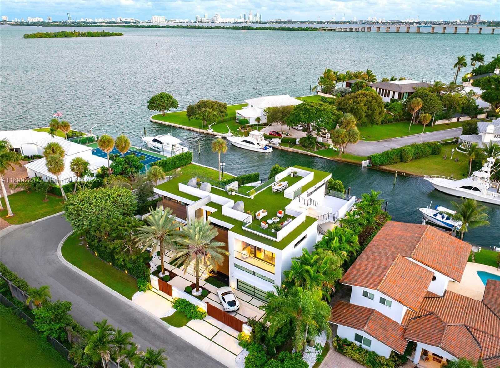 Small Image of 790 LAKE RD, Miami Number 88