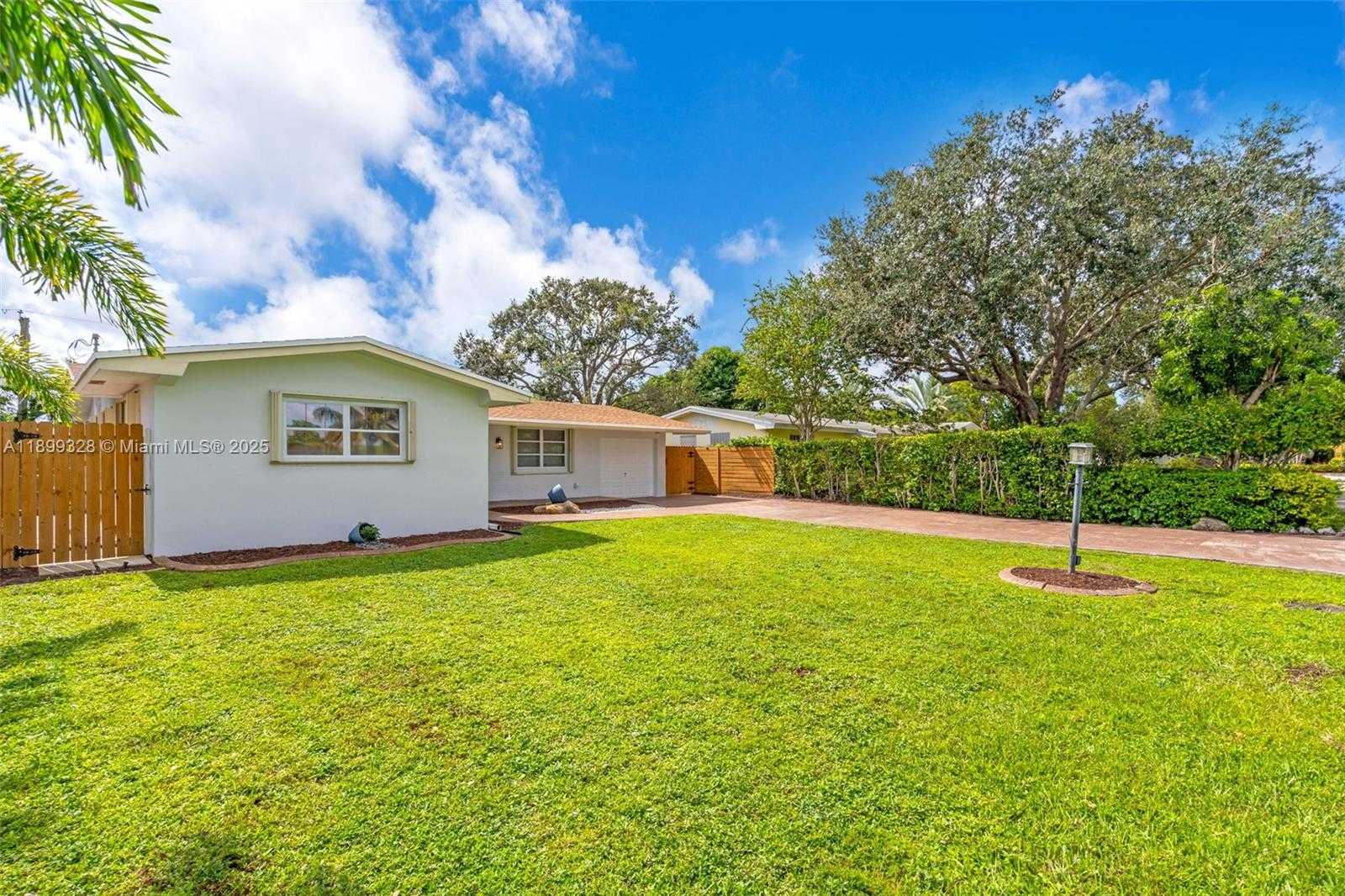 Small Image of 8860 NORTH WEST 15TH ST, Pembroke Pines Number 4