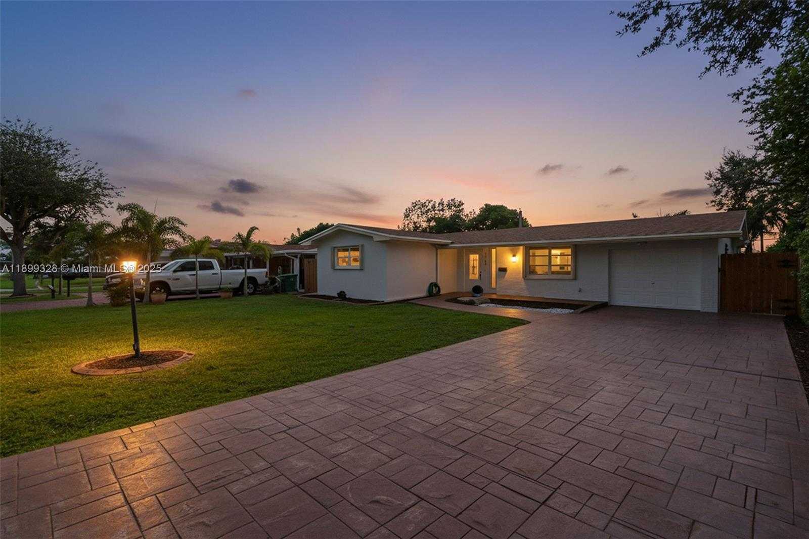 Small Image of 8860 NORTH WEST 15TH ST, Pembroke Pines Number 5