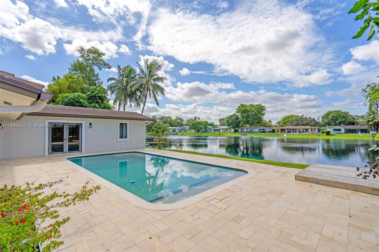 Small Image of 14940 EGAN LN, Miami Lakes Number 12