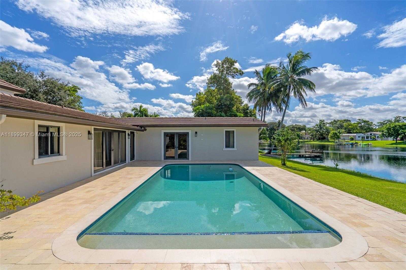 Small Image of 14940 EGAN LN, Miami Lakes Number 13