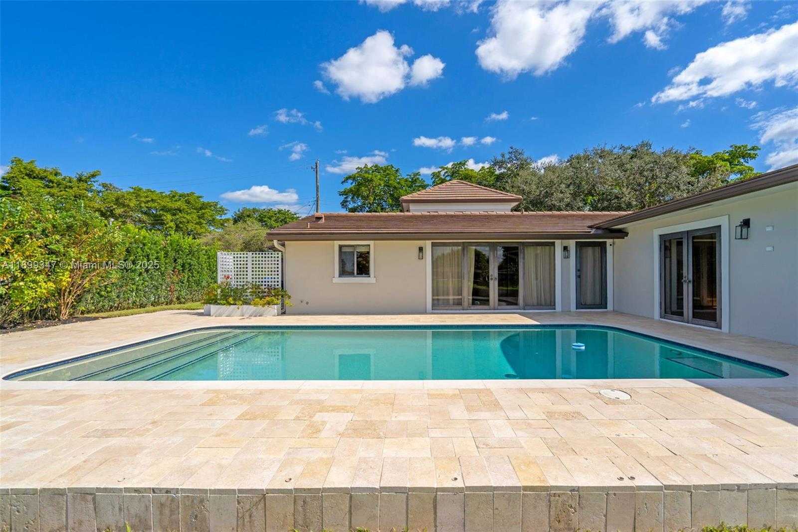 Small Image of 14940 EGAN LN, Miami Lakes Number 15