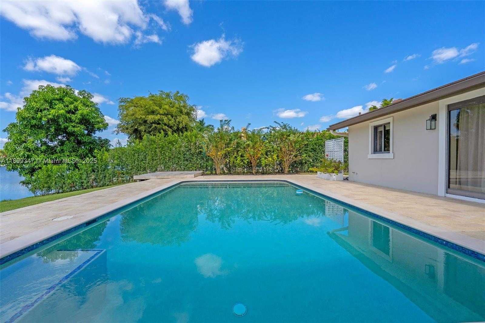 Small Image of 14940 EGAN LN, Miami Lakes Number 19