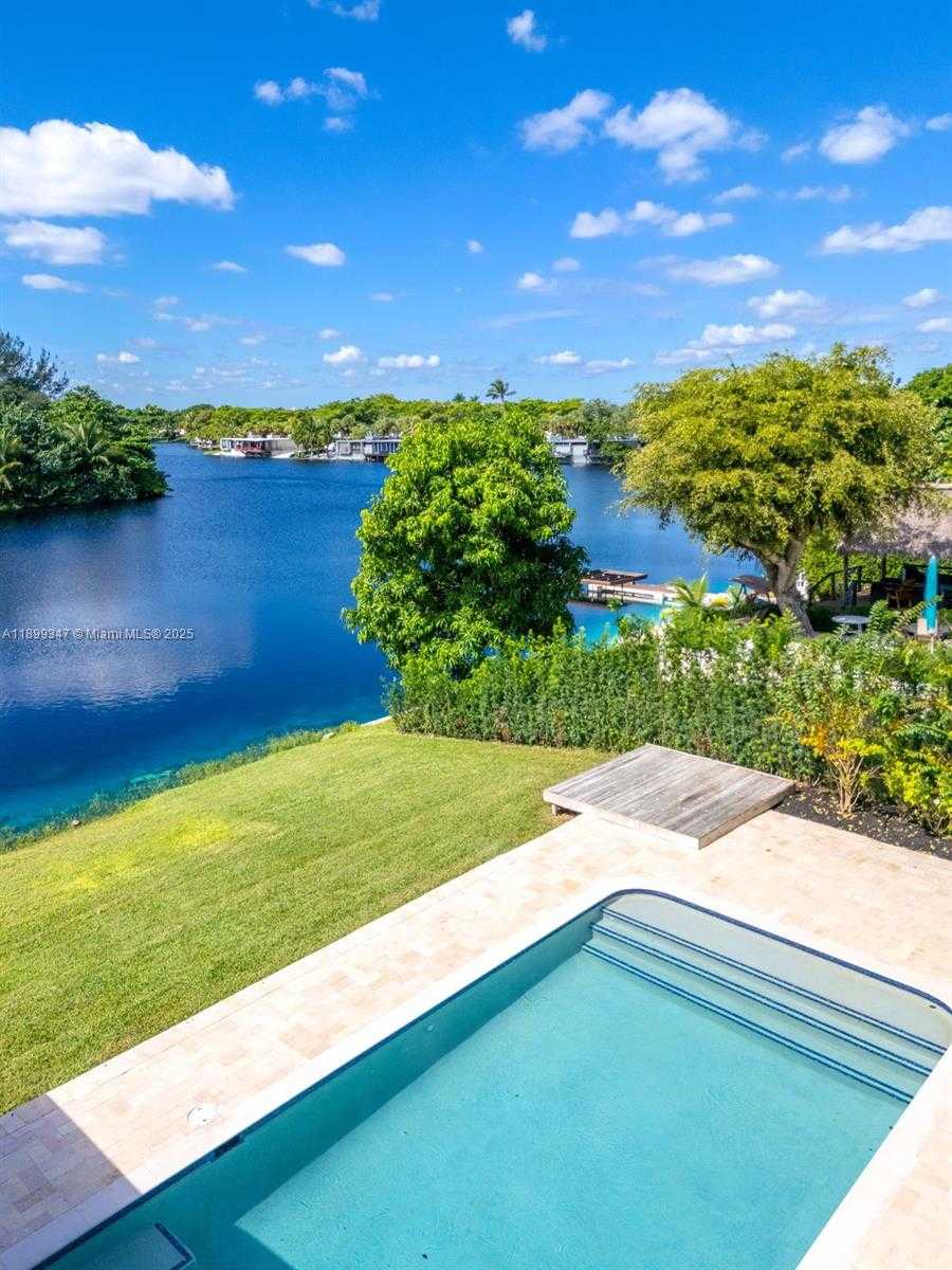 Small Image of 14940 EGAN LN, Miami Lakes Number 20
