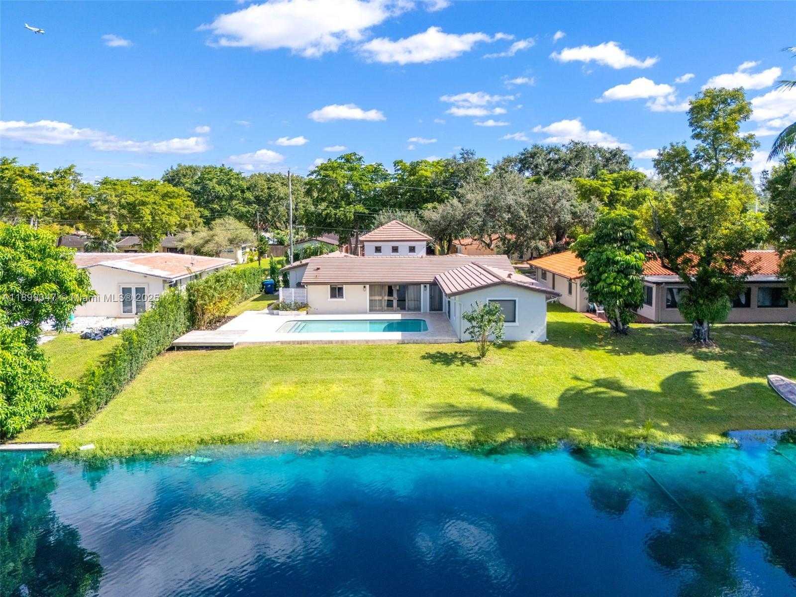 Small Image of 14940 EGAN LN, Miami Lakes Number 21