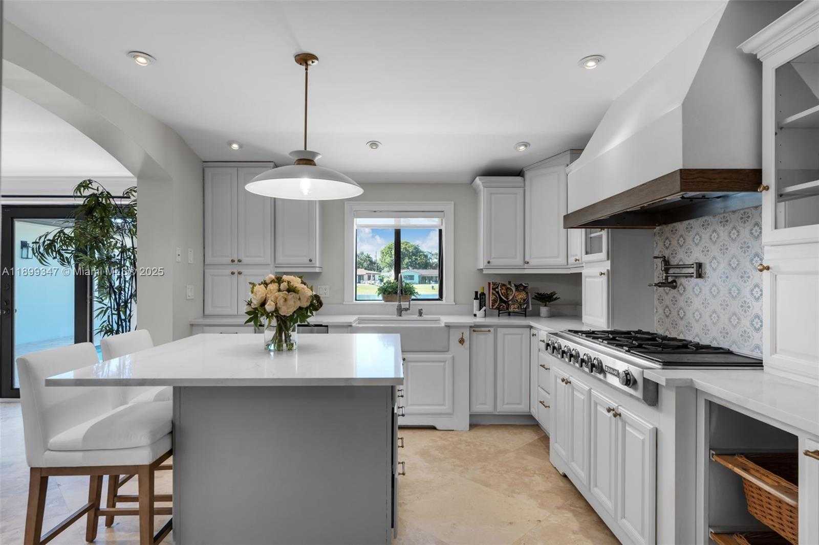 Small Image of 14940 EGAN LN, Miami Lakes Number 33