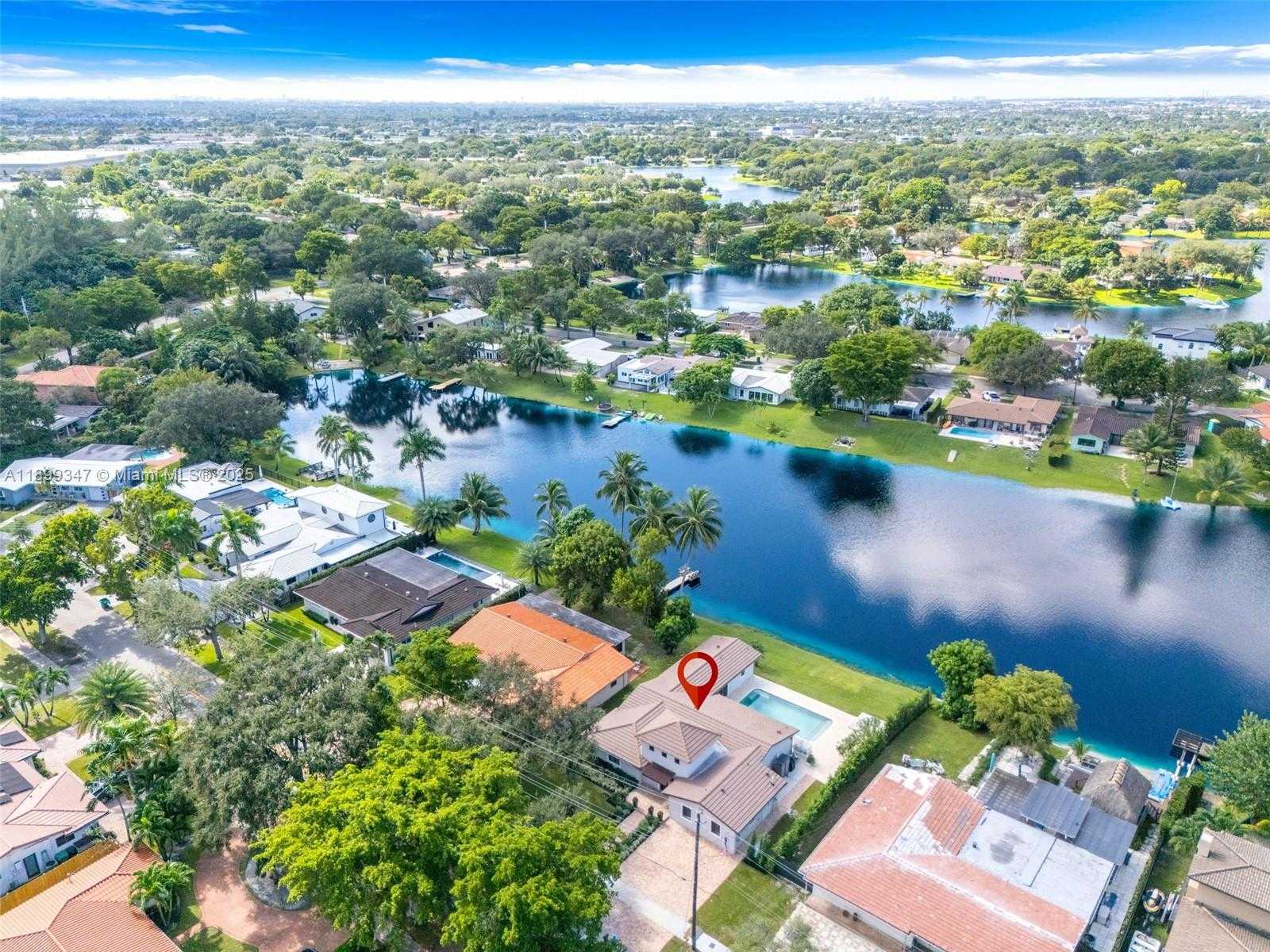 Small Image of 14940 EGAN LN, Miami Lakes Number 4