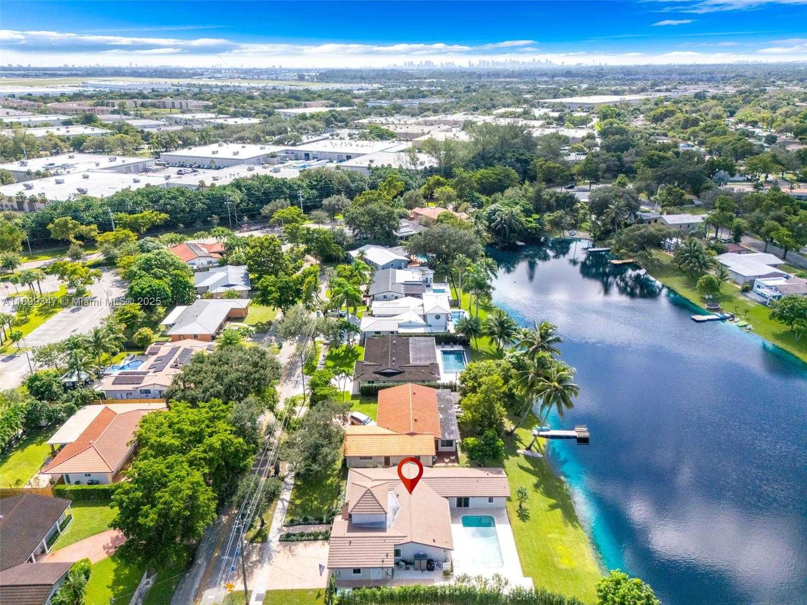 Small Image of 14940 EGAN LN, Miami Lakes Number 5
