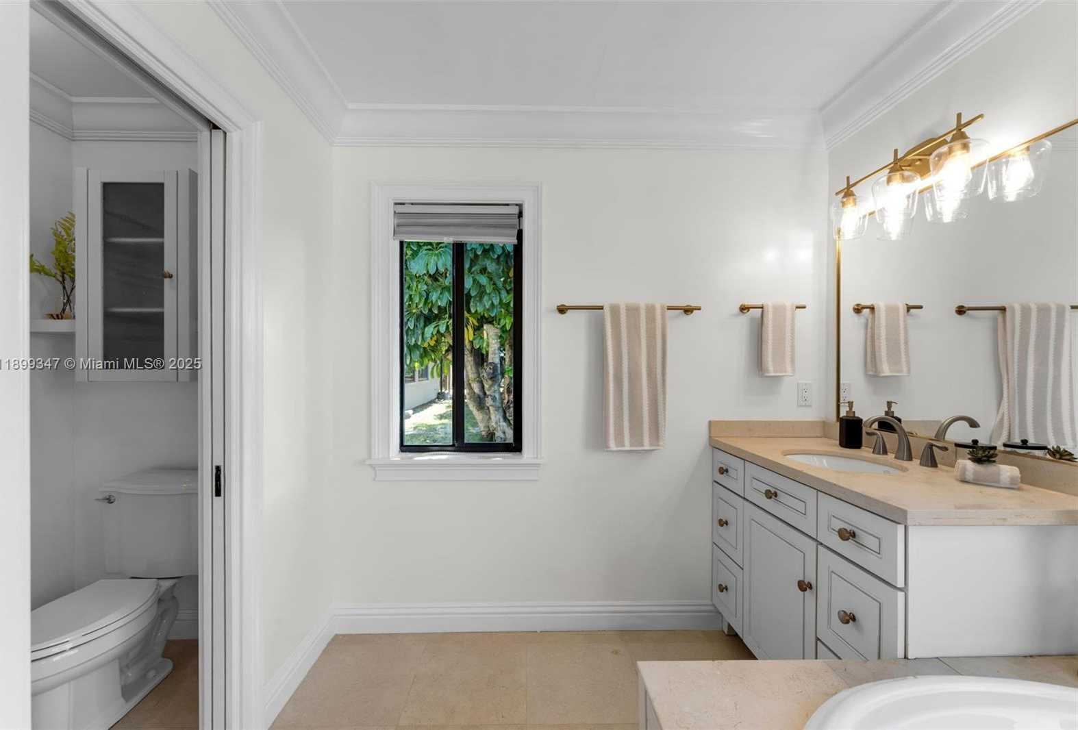 Small Image of 14940 EGAN LN, Miami Lakes Number 64