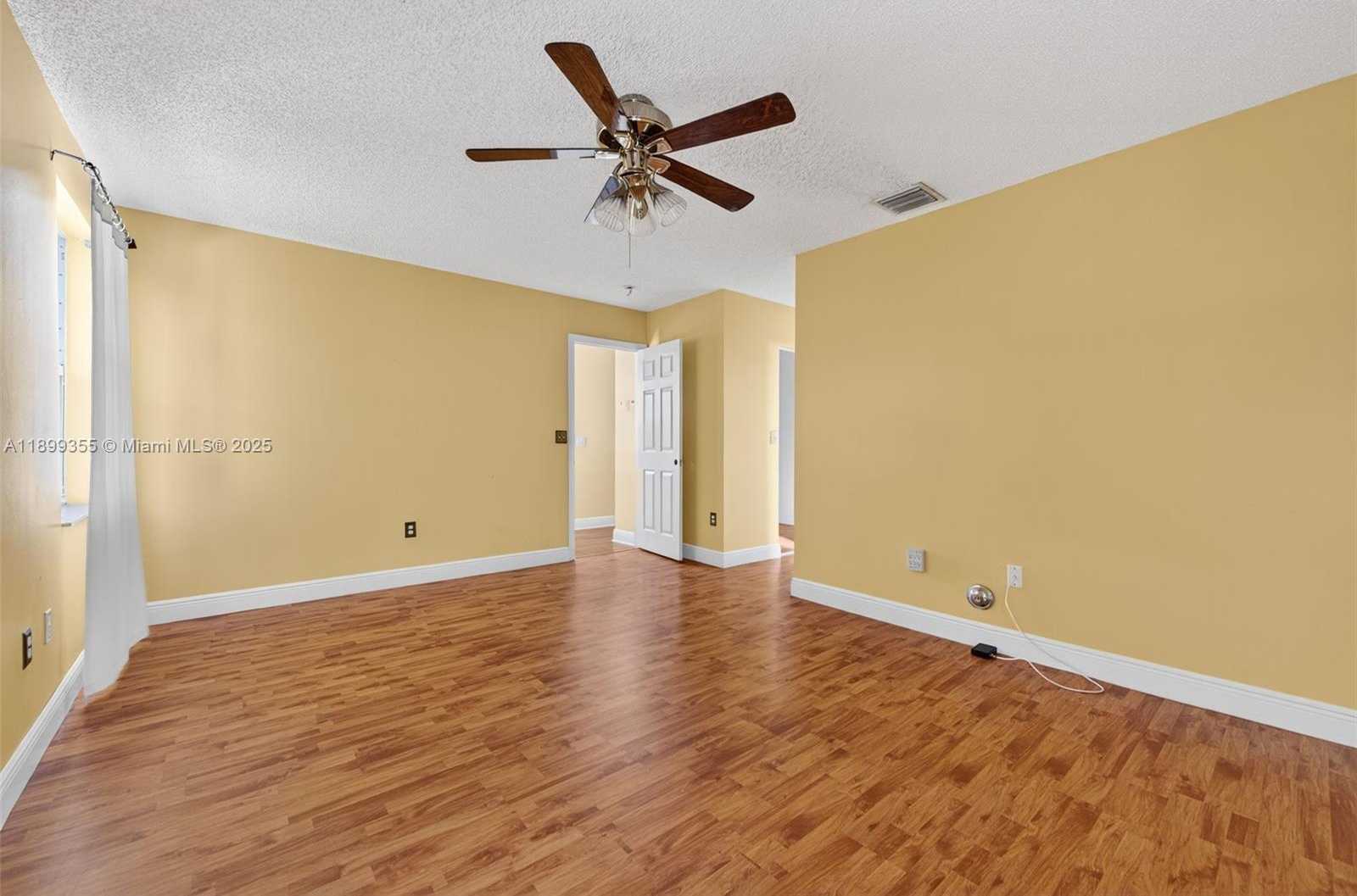 Small Image of 1392 NORTH WEST 159TH LN, Pembroke Pines Number 19