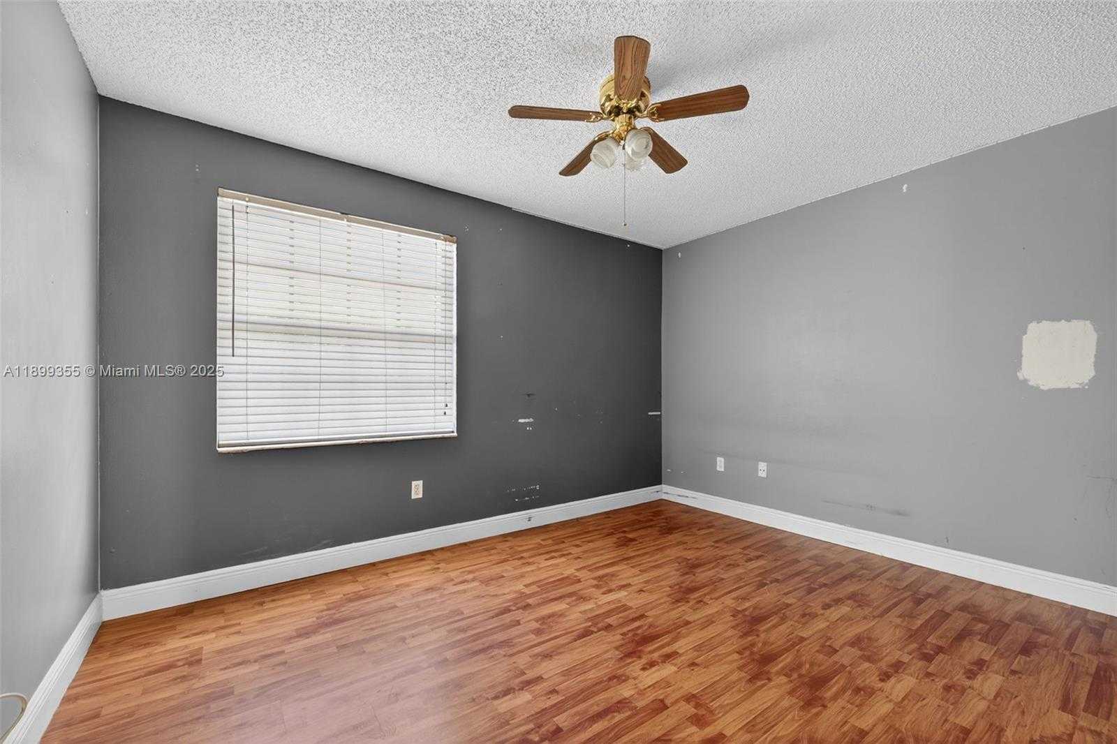 Small Image of 1392 NORTH WEST 159TH LN, Pembroke Pines Number 24