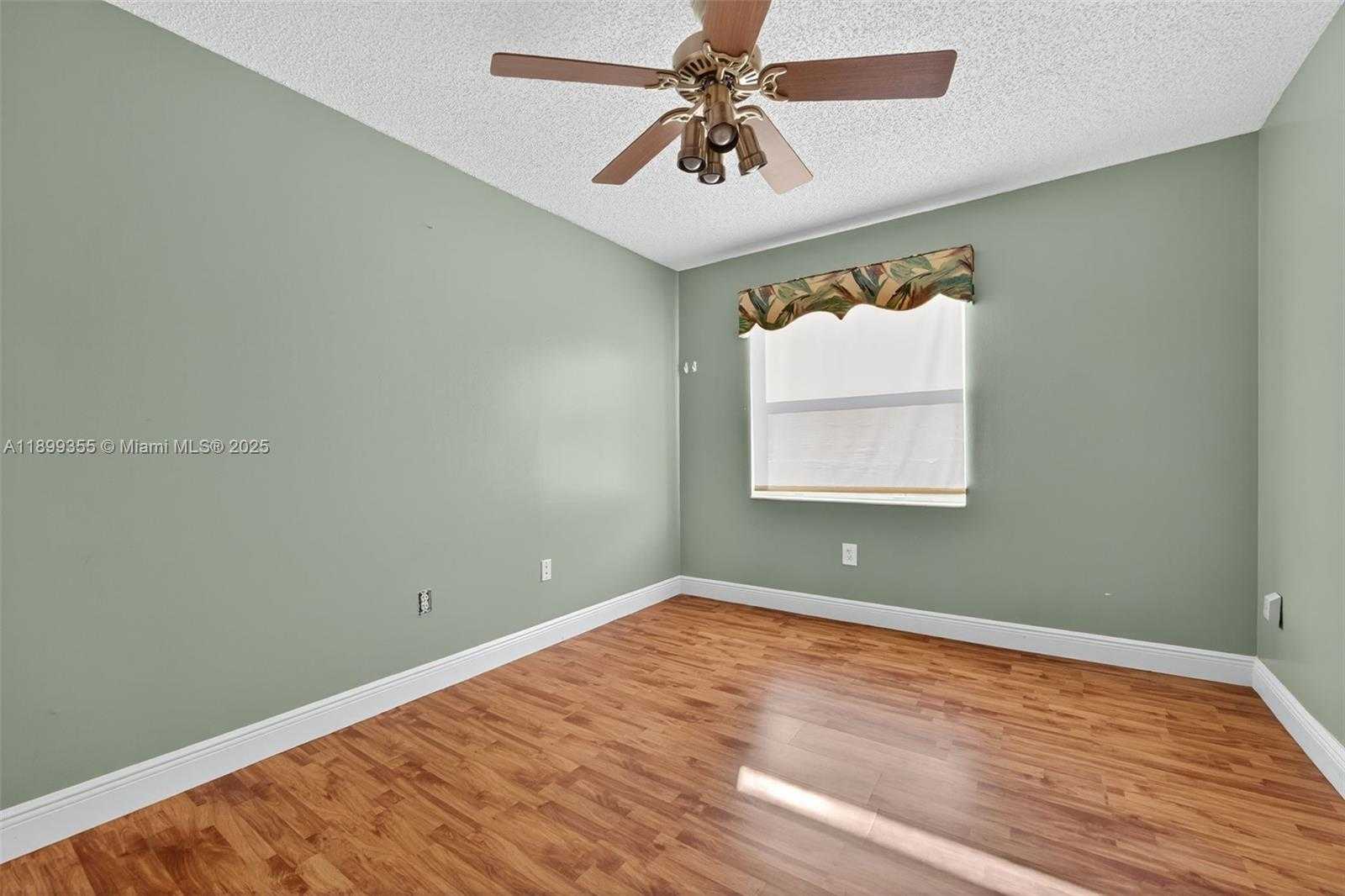 Small Image of 1392 NORTH WEST 159TH LN, Pembroke Pines Number 25