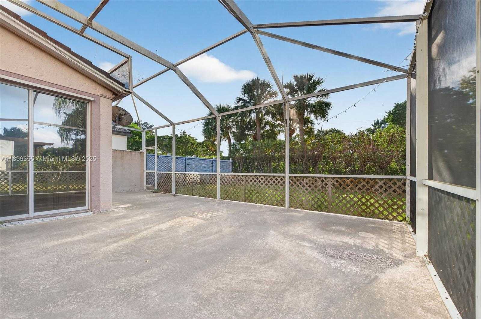 Small Image of 1392 NORTH WEST 159TH LN, Pembroke Pines Number 28