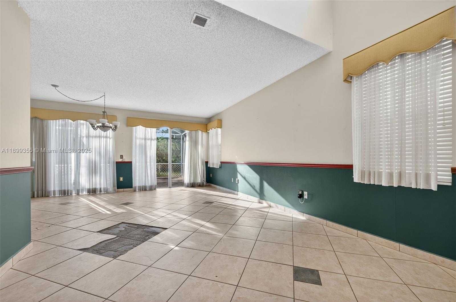 Small Image of 1392 NORTH WEST 159TH LN, Pembroke Pines Number 5