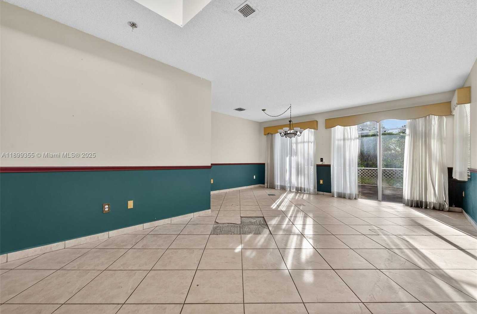 Small Image of 1392 NORTH WEST 159TH LN, Pembroke Pines Number 6