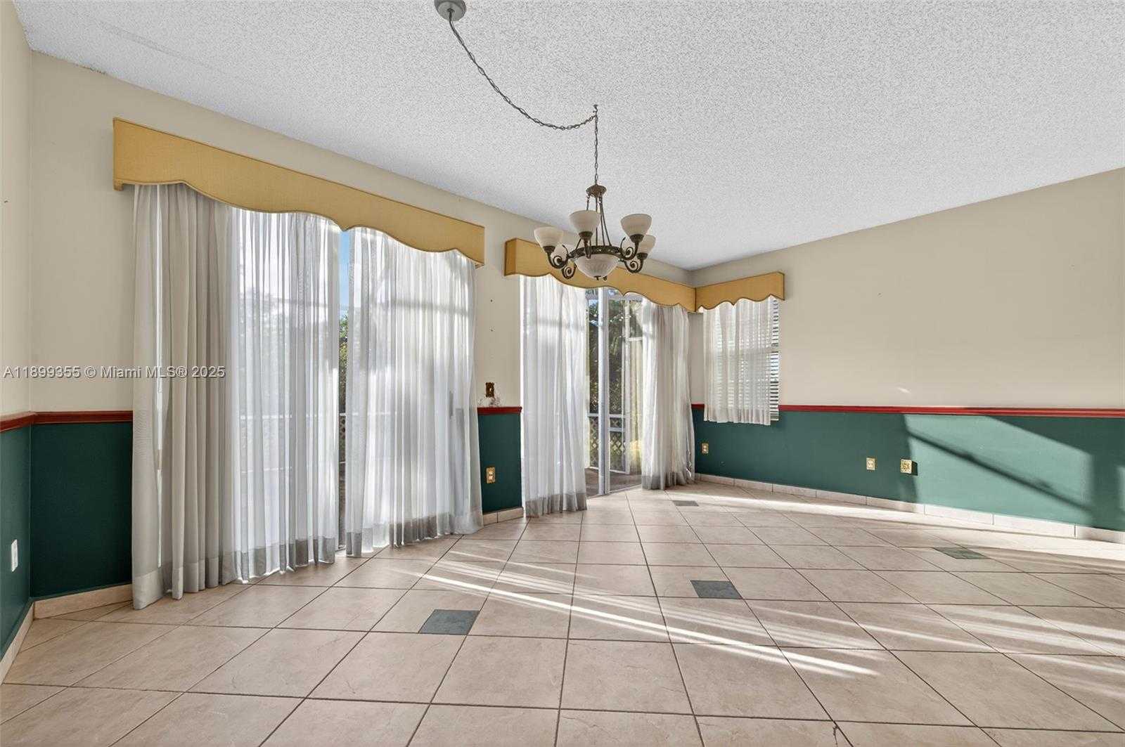Small Image of 1392 NORTH WEST 159TH LN, Pembroke Pines Number 9
