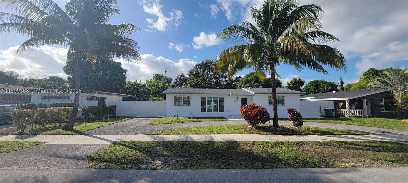 Small Image of 730 NORTH WEST 178TH TER, Miami Gardens Number 2