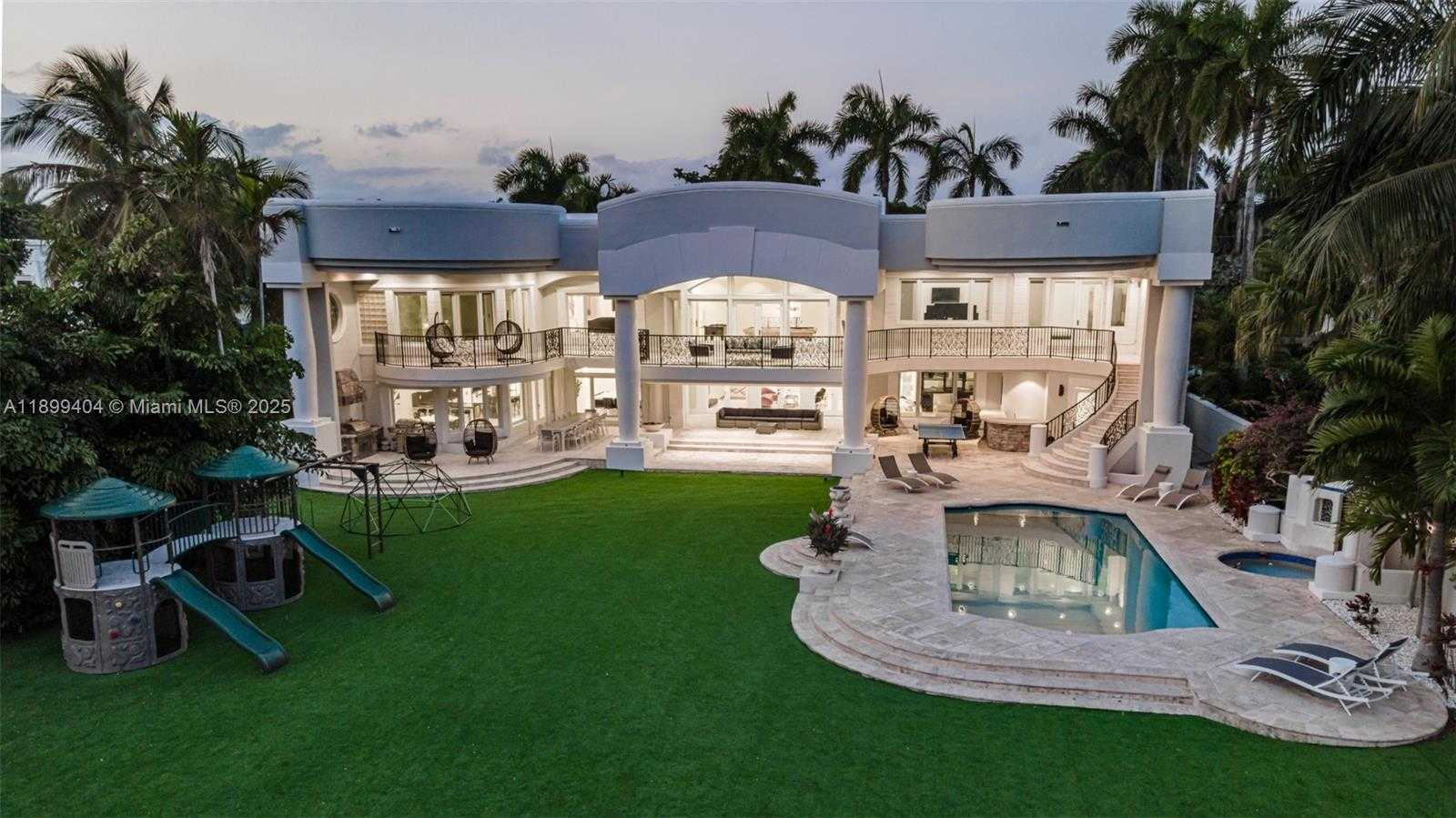 Small Image of 929 NORTH SOUTHLAKE DR, Hollywood Number 2