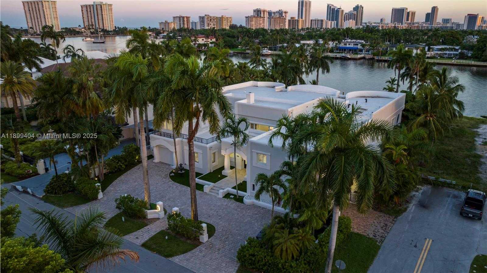Small Image of 929 NORTH SOUTHLAKE DR, Hollywood Number 23