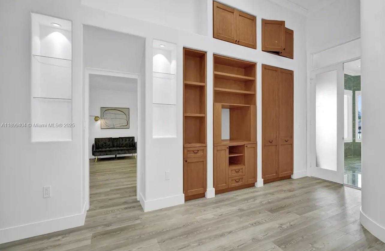 Small Image of 929 NORTH SOUTHLAKE DR, Hollywood Number 35