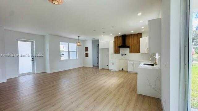 Small Image of 104 LAVENDER, Lake Placid Number 4