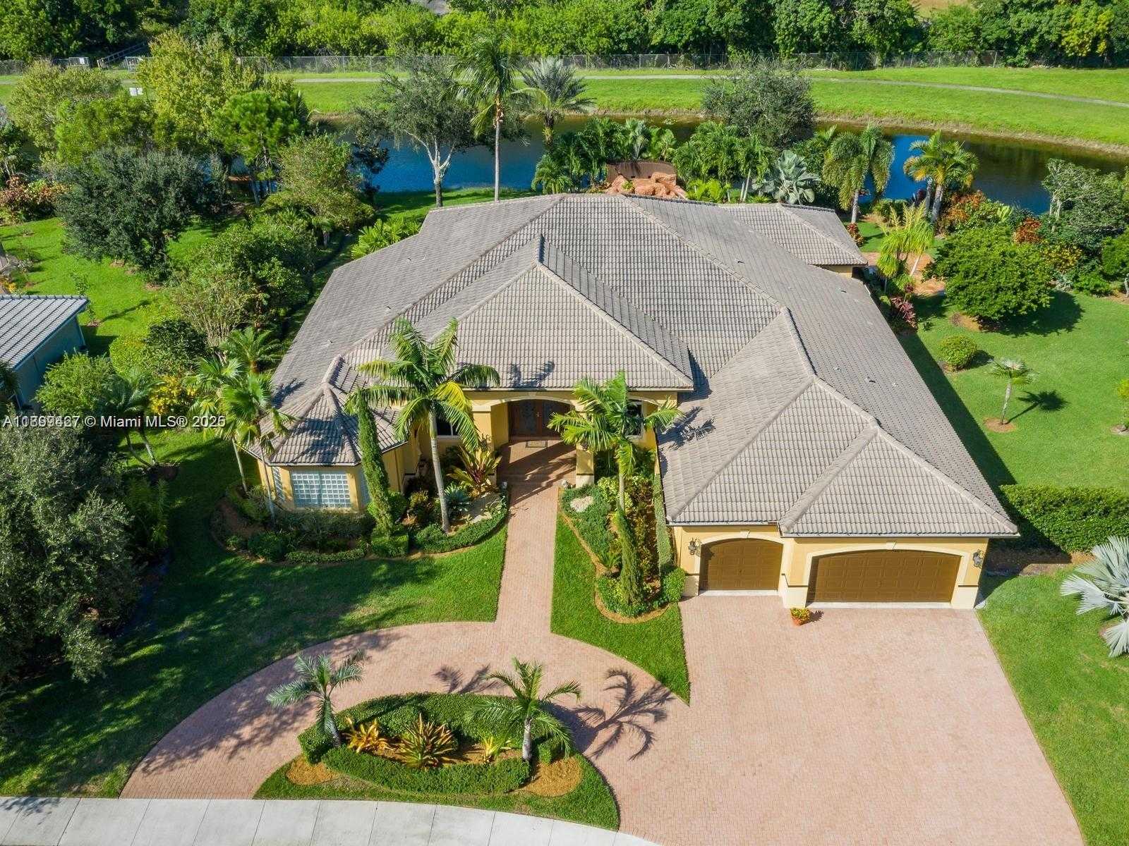 Small Image of 12995 SOUTH WEST 40TH ST, Davie Number 5