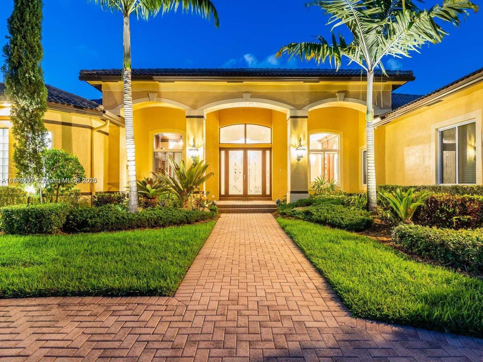Small Image of 12995 SOUTH WEST 40TH ST, Davie Number 7