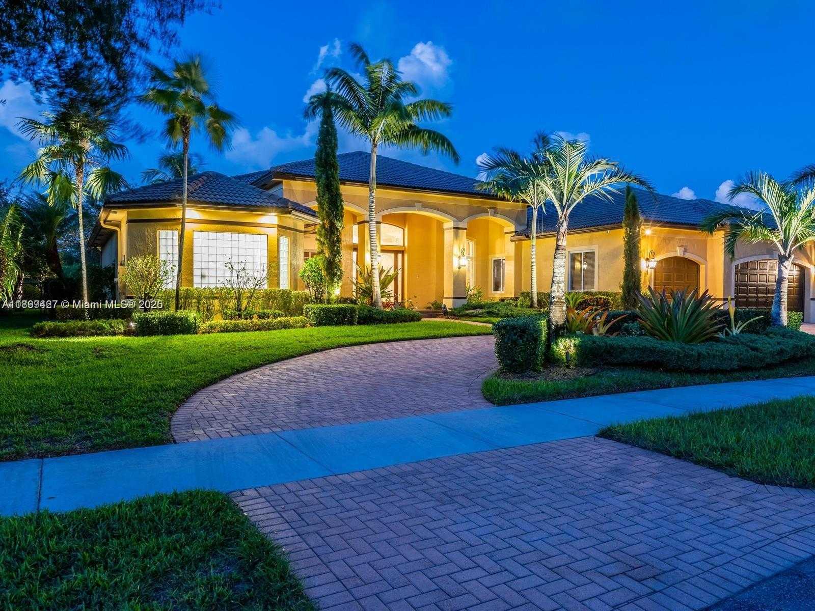 Small Image of 12995 SOUTH WEST 40TH ST, Davie Number 8