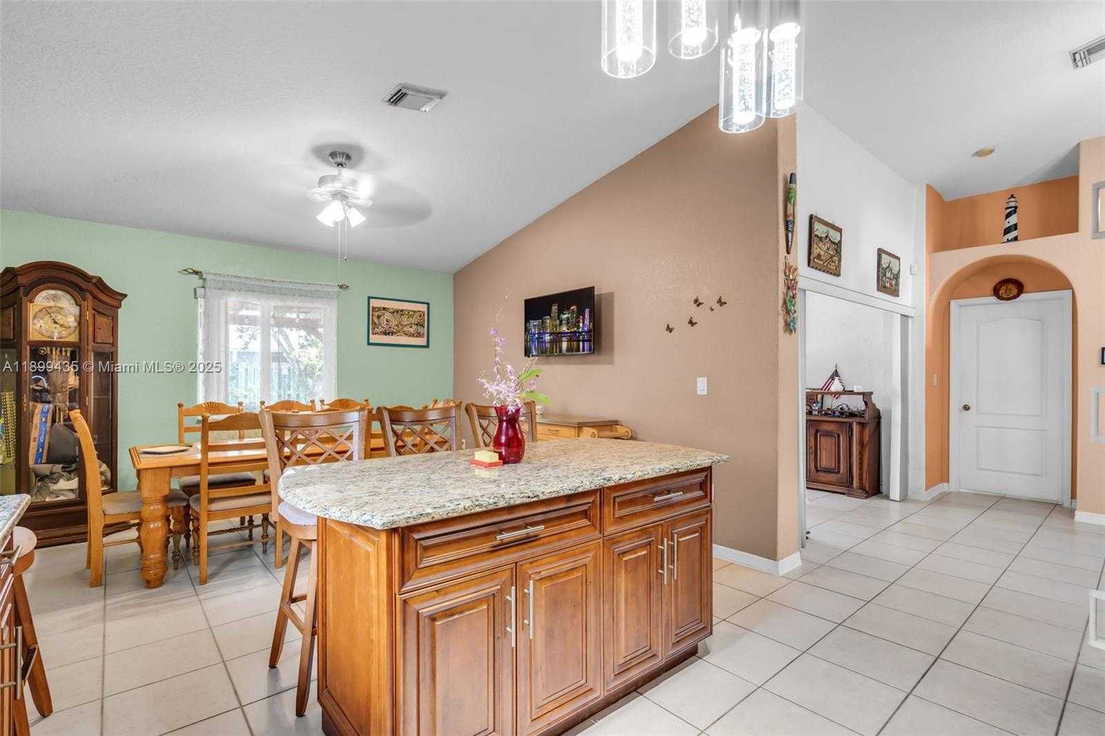 Small Image of 7967 NORTH WEST 186TH TER, Hialeah Number 13