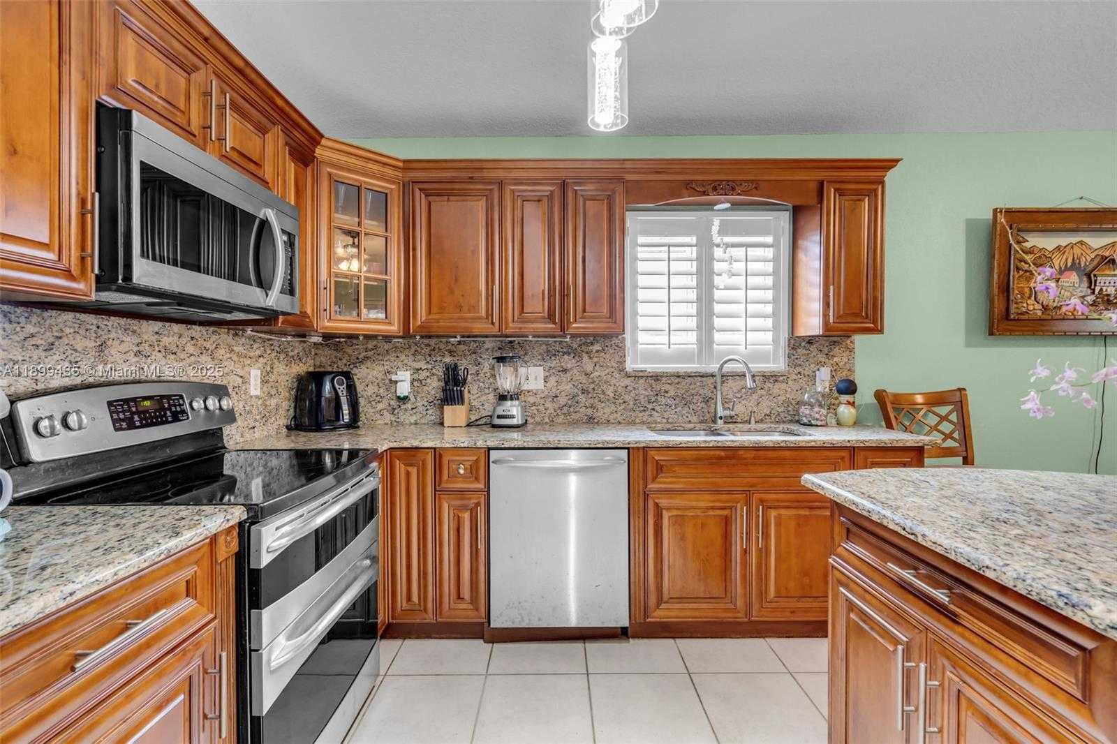 Small Image of 7967 NORTH WEST 186TH TER, Hialeah Number 15