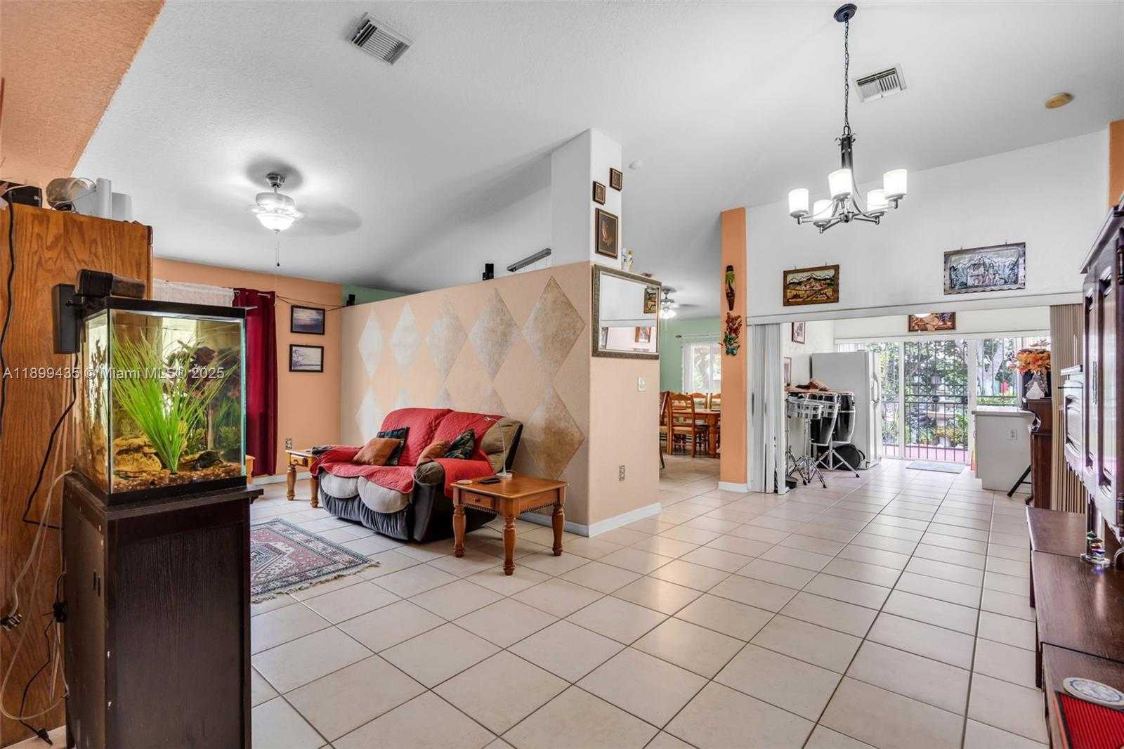 Small Image of 7967 NORTH WEST 186TH TER, Hialeah Number 6
